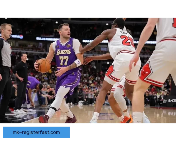 东契奇复出砍下42分12助 湖人力克骑士里夫斯艾顿发挥出色